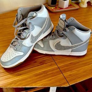 Nike retro Dunks size 11. Only worn a few times.